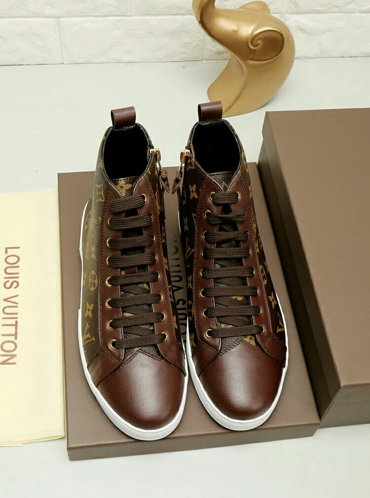 Factory price: 400 💰 LV’s new men’s boots are on the market, the Korean version has a zipper design on the inside! The latest colorway in Louis Vuitton’s classic collection! Original 1:1 exclusive molded custom model👍👍👍Simple and elegant, super versatile, comfortable and highly fitting, exclusive🚇️Upper: imported top-grade fine cowhide fabric, lining: custom soft sheepskin, matched with Louis Vuitton Monogram Ecli men's shoes 💰se canvas and pure white high-density rubber soles 🏆🏆🏆 Welcome all sellers to sell in the picture above, you can send one piece on behalf of you, the size is 38-44 (45 sizes can be customized)
